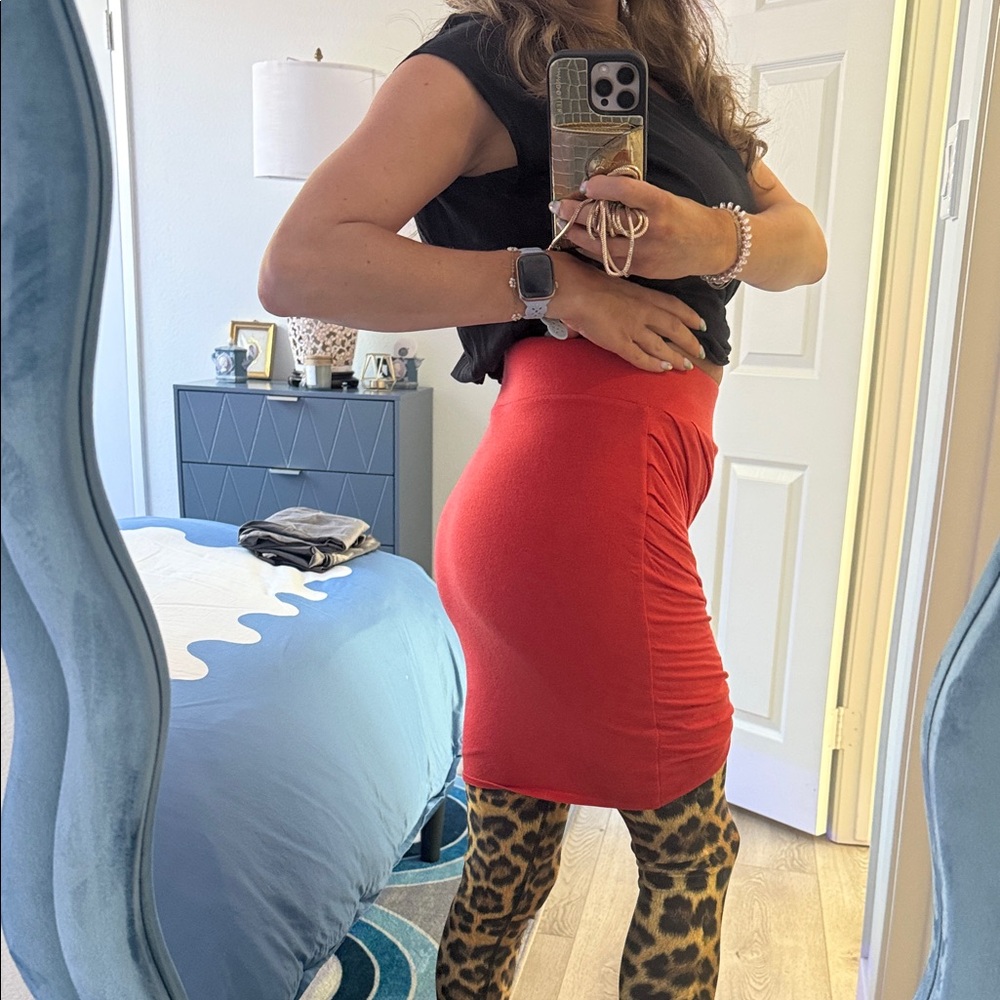 Helmut Lang Chic Red Pencil Skirt for Women - Picture 2 of 5